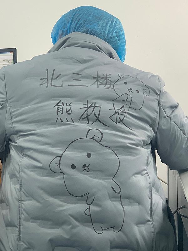 一只上?？爝f來(lái)的“防毒面具”，寄托了太多的關(guān)愛(ài)